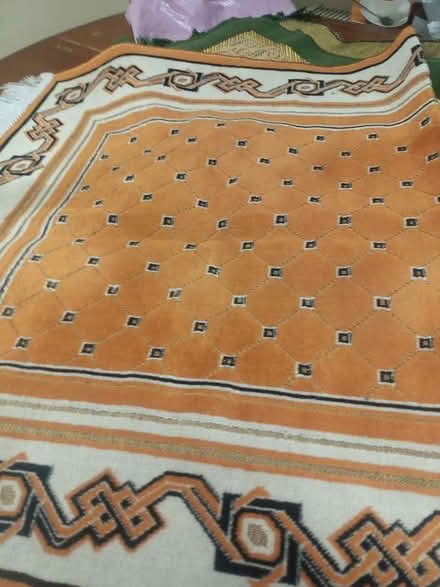 Photo of free 2 rugs might be praying large mats (Bd47jf) #3