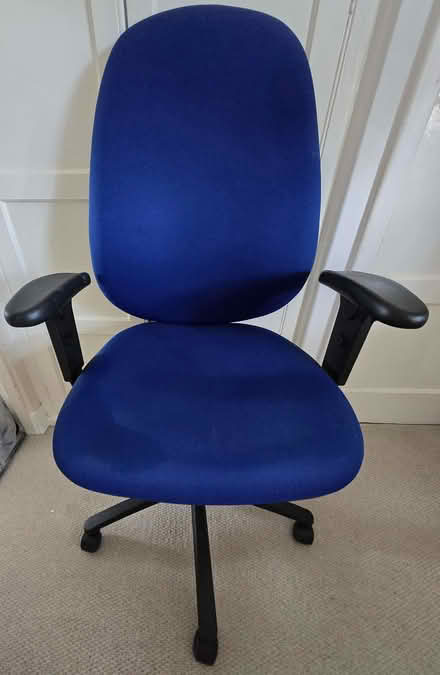 Photo of free Blue adjustable office chair (Bozeat NN29) #1