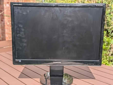 Photo of free Samsung 22.5" Monitor (Earlsdon CV5) #2