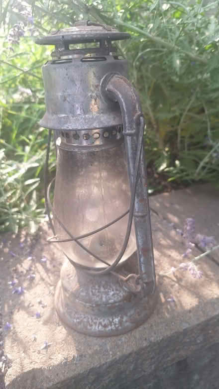 Photo of free lantern (Alta Vista- Riverview Park) #1