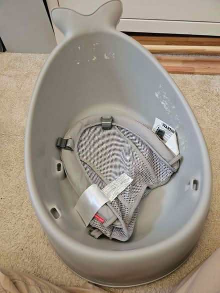 Photo of free Baby bath with newborn attachment (Murrayfield EH12) #1