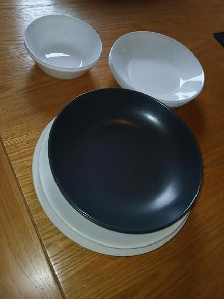 Photo of free Mixed Plates and Bowls (Parkhead EH11) #1