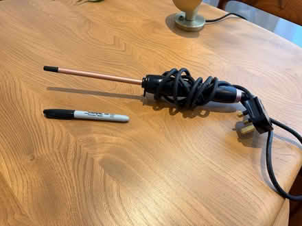 Photo of free Narrow curling iron (Highbury N5) #1