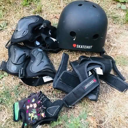 Photo of free Kids' skateboard protection (Beckington BA11) #1