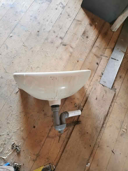 Photo of free small hand basin (Wybunbury Nantwich) #2