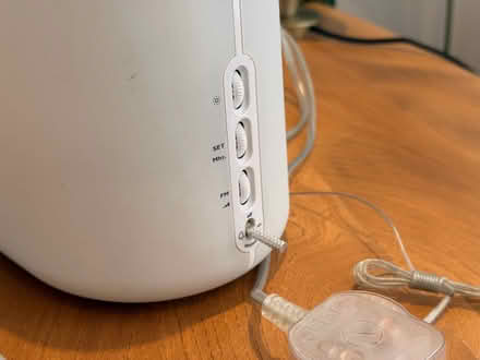 Photo of free Alarm clock - Wake up light - Philips (Highbury N5) #3