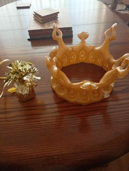 Photo of free Inflatable crown and balloon weight (Didcot OX11) #1