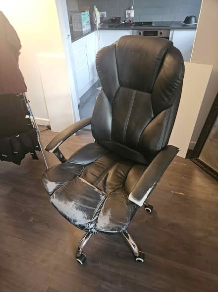 Photo of free Computer chair with worn upholstery (upper holloway N19) #1