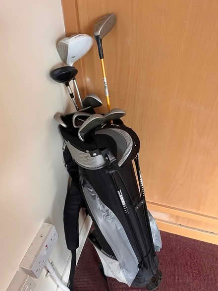 Photo of free Teen golf clubs with bag (Santry D9) #1