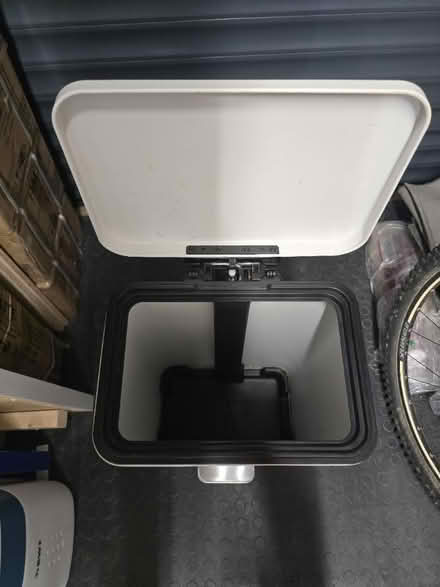Photo of free 45l bin (EN5) #2