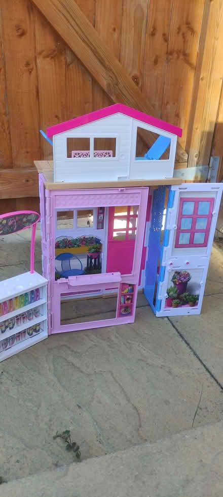 Photo of free Foldable Barbie House (Milton OX13) #1