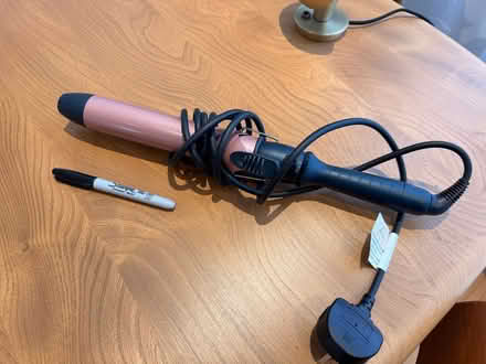Photo of free Curling iron (Highbury N5) #1