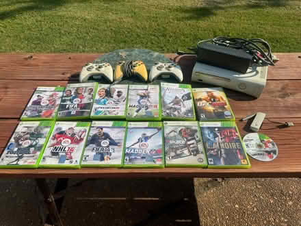 Photo of free XBOX 360 with games and controllers (Des Peres) #1
