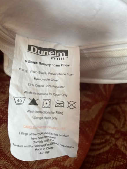 Photo of free V shape memory foam pillow (Vale of White Horse SN7) #3