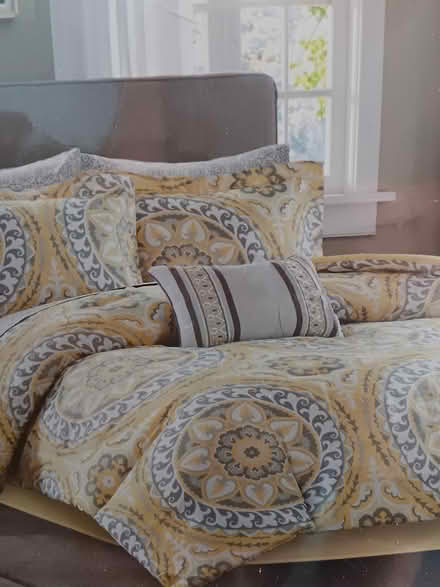 Photo of free Comforter Only - Queen Size (Near Price Chopper Saugerties) #2