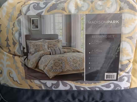 Photo of free Comforter Only - Queen Size (Near Price Chopper Saugerties) #1