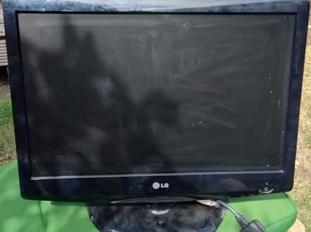 Photo of free 22" LG TV - Remote does not work (Owlsmoor GU47) #1