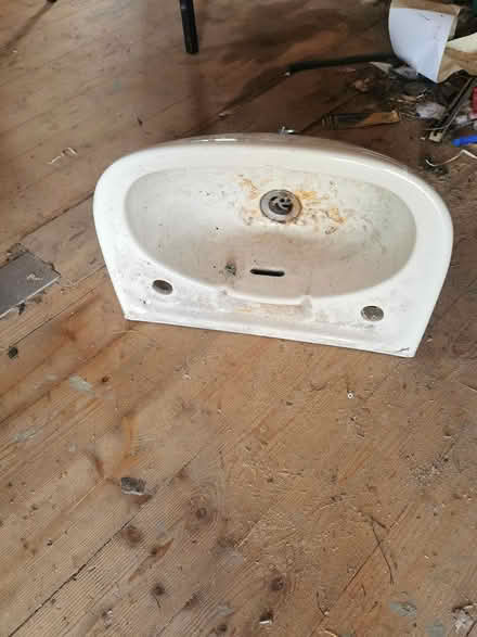 Photo of free small hand basin (Wybunbury Nantwich) #1