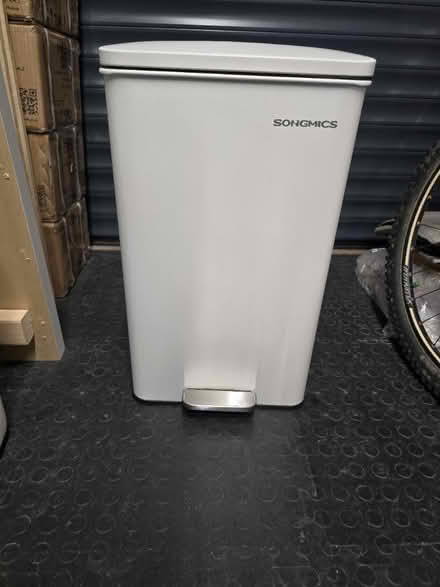 Photo of free 45l bin (EN5) #1