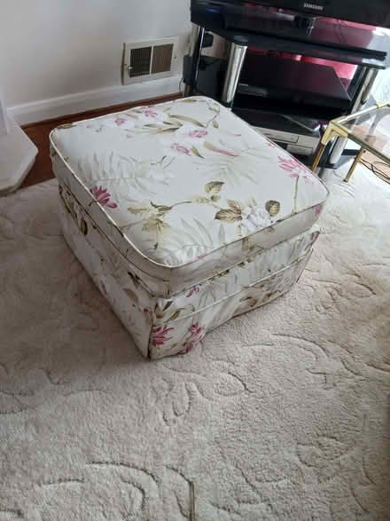 Photo of free 3 seater sofa ,two arm chairs and foot stool (Walton HP21) #4