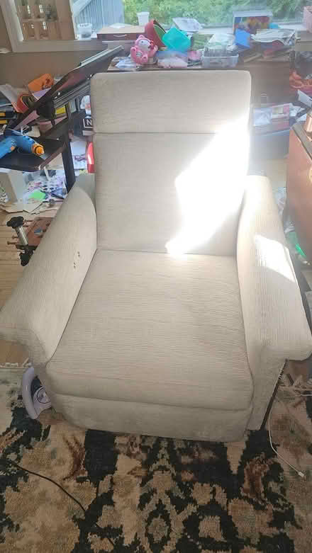Photo of free Electric recliner (Barnaby Woods (Chevy Chase) DC) #1