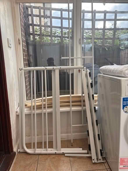 Photo of free Single bed, white metal frame (New Malden KT3) #1