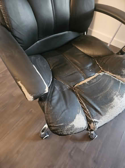 Photo of free Computer chair with worn upholstery (upper holloway N19) #4
