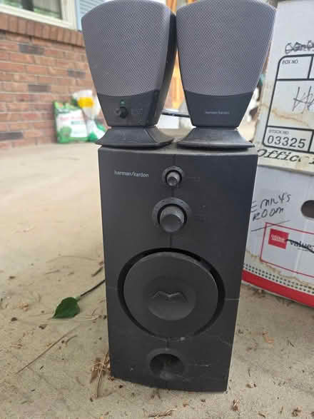 Photo of free Harmon/Kardon speakers (Table Mesa) #1