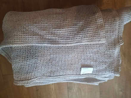 Photo of free Throw/Blanket - Grey&White (Rusthall TN3) #1