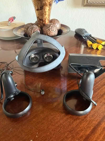 Photo of free Oculus Quest 1 VR Headset (West San Jose) #4