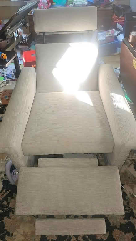 Photo of free Electric recliner (Barnaby Woods (Chevy Chase) DC) #2