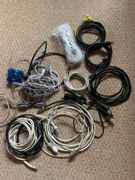Photo of free Computer leads and more (Starkholmes DE4) #1