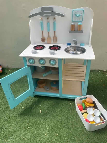 Photo of free Kid toy kitchen with accessories (Notting Hill Gate W11) #1