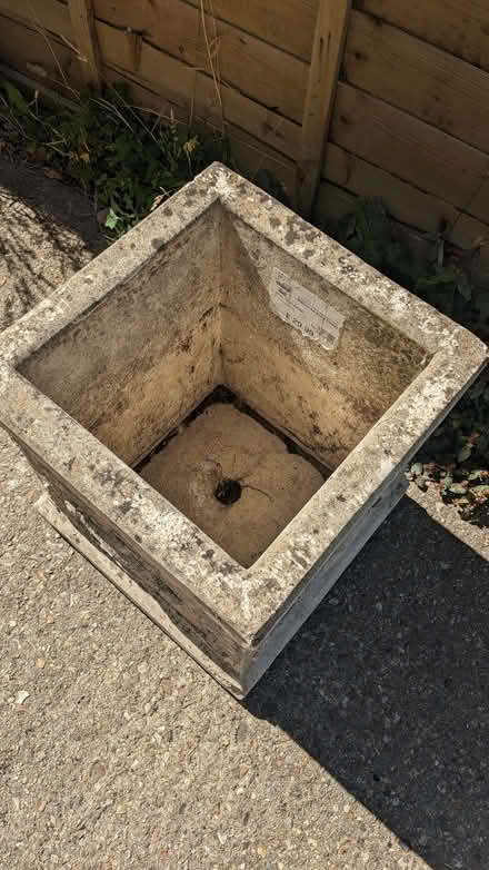Photo of free concrete plant pot. (Chichester PO19) #2