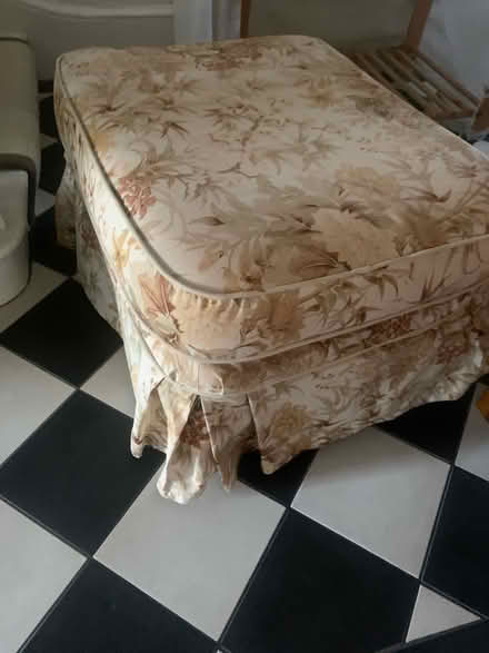 Photo of free Large pouf with detachable cover (Central Tunbridge wells TN1) #1