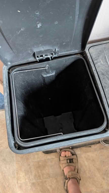 Photo of free Double bin (Berkhamsted HP4) #2