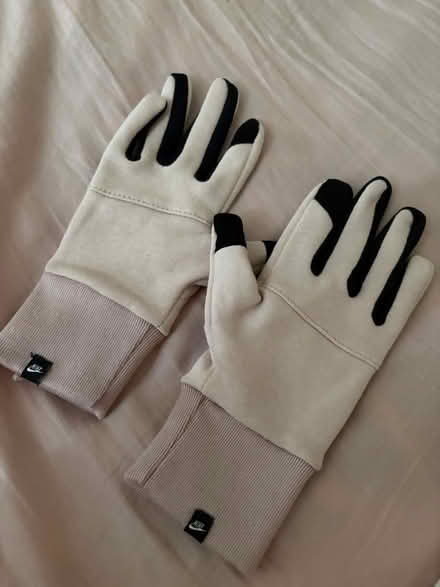 Photo of free Womens Nike Gloves (Forest Gate E7) #2