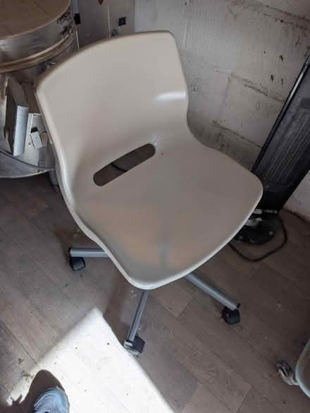 Photo of free Chair, swivel, white (West Oxford OX2) #1