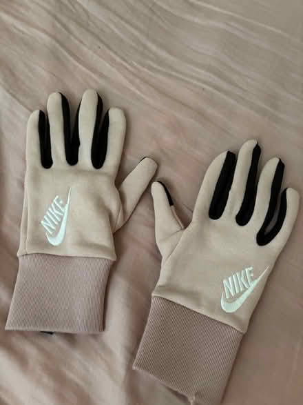 Photo of free Womens Nike Gloves (Forest Gate E7) #1