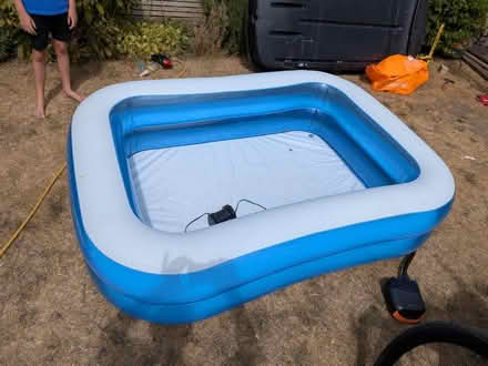 Photo of free Paddling Pool and pump (Godalming) #1