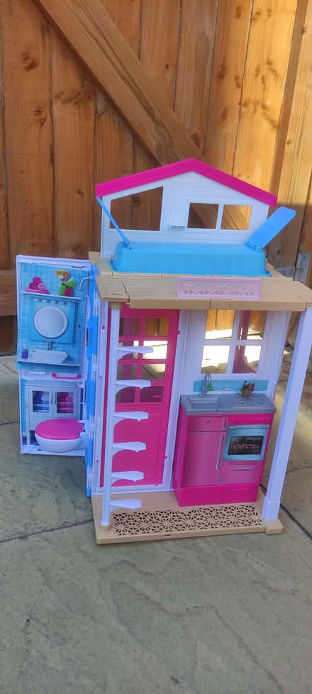 Photo of free Foldable Barbie House (Milton OX13) #2