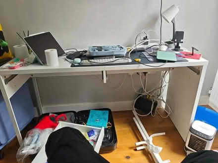 Photo of free white desk (Earls Court SW5) #1