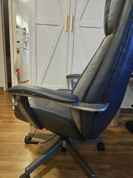 Photo of free La Z Boy Computer Chair (Fair Oaks and Wolfe) #4