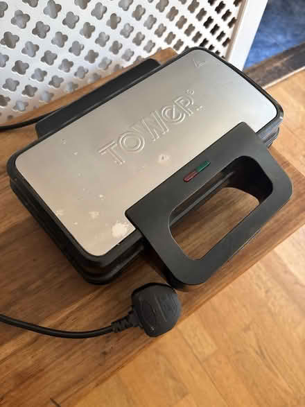 Photo of free Tower double toastie maker (Hemel Hempstead HP2) #2