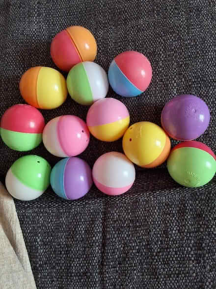 Photo of free 14 Empty Plastic Gashapon / Vending Machine Toy Capsules (Loscoe Grange DE75) #1