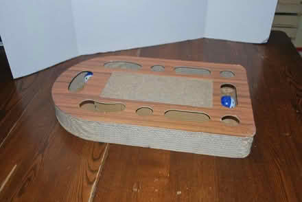 Photo of free Cat toy with 2 balls & scratch pad (gatineau ave & de bourgogne st) #1