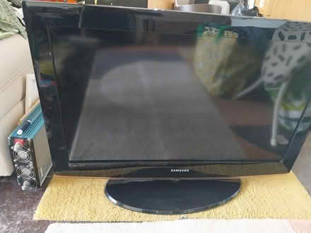 Photo of free Samsung TV and remote control (Leytonstone, E11) #1