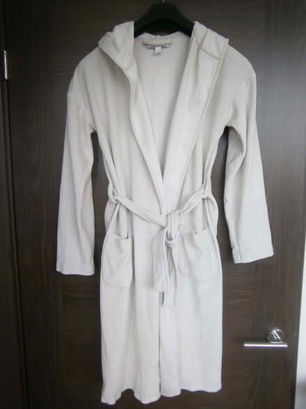 Photo of free white company lady’s dressing gown (Denham UB9) #2