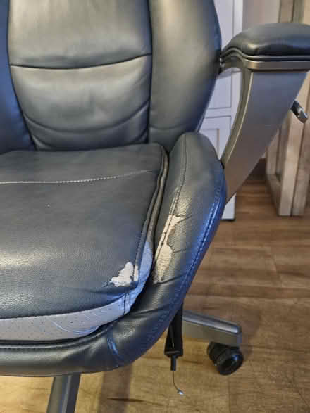 Photo of free La Z Boy Computer Chair (Fair Oaks and Wolfe) #3