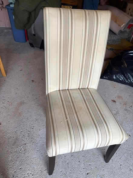 Photo of free Arm chair, needs clean (L5L 5P5) #1